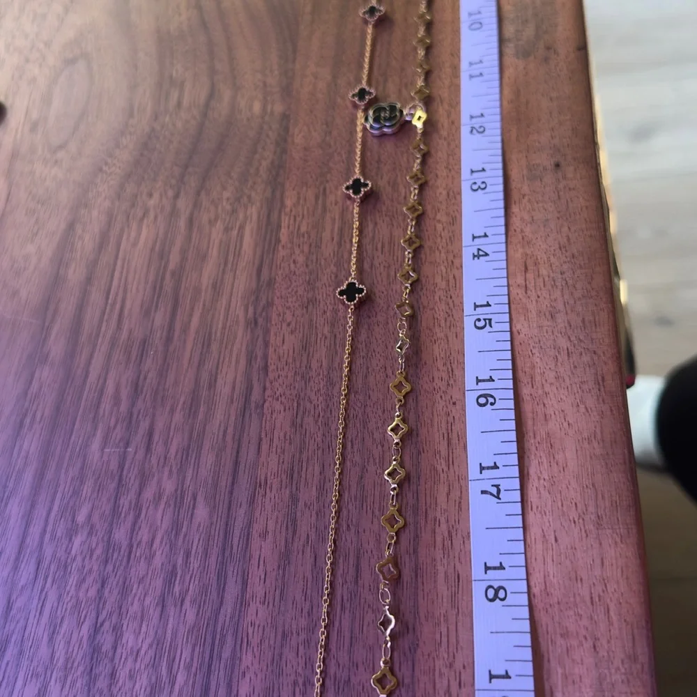 Step out in style with this timeless Clover & Flower triple set. - Picture 8 of 16